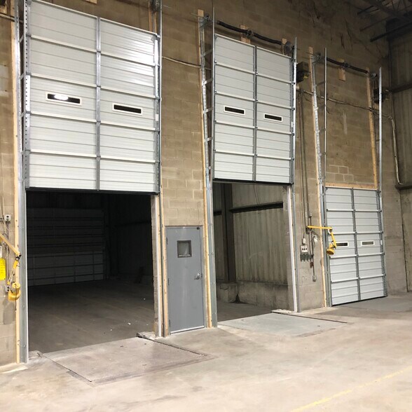More Photos Of 3841-3865 Swanson Ct, Gurnee Manufacturing For Lease