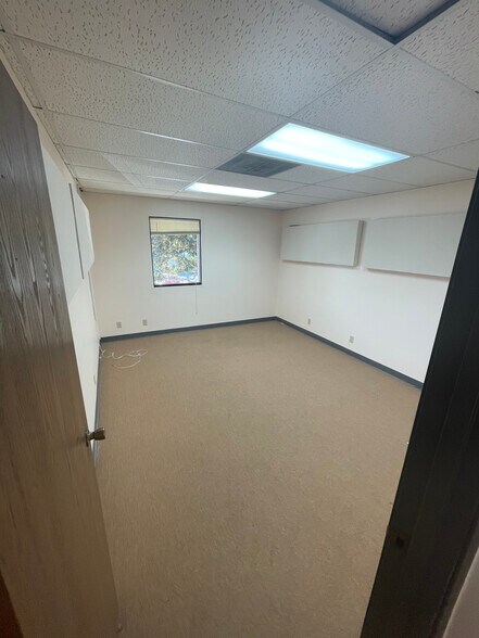 More Photos Of 1901-1907 Redondo Ave, Signal Hill Flex For Lease