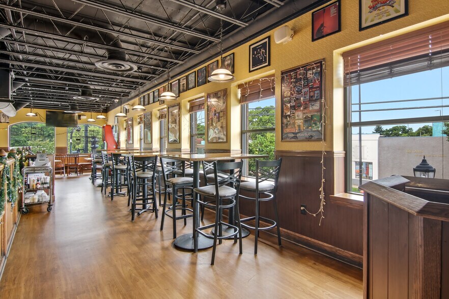 More Photos Of 442 Water St, Eau Claire Bar For Sale