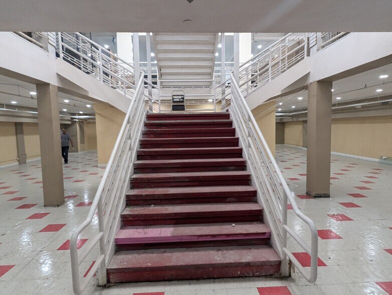 More Photos Of 6717-6719 Pacific Blvd, Huntington Park Storefront For Lease