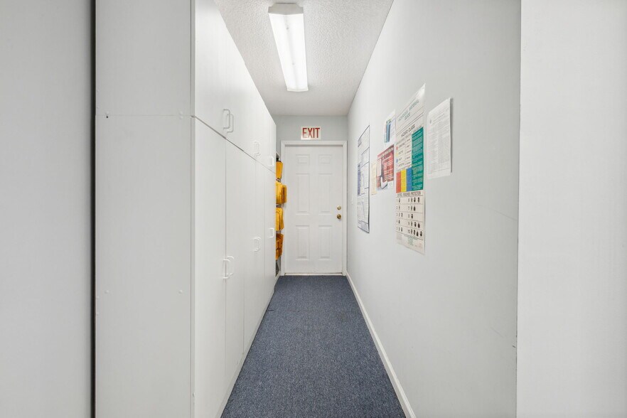 More Photos Of 2762 Dunn Ave, Jacksonville Office For Sale