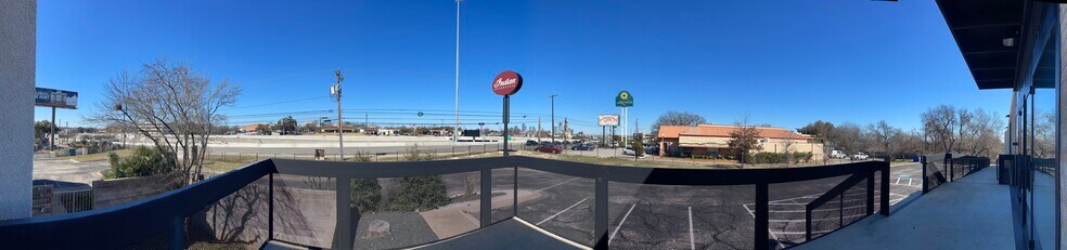 More Photos Of 2401 S Interstate 35, Austin Freestanding For Sale