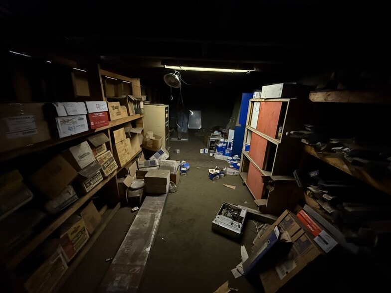 More Photos Of 622 13th St, Franklin Auto Repair For Sale