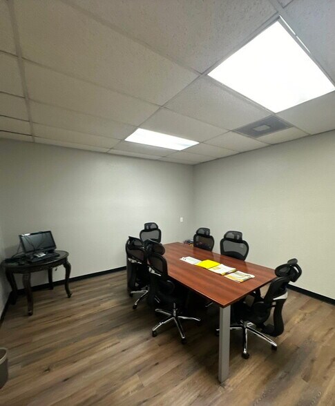 More Photos Of 9511 N Nebraska Ave, Tampa Light Distribution For Sale
