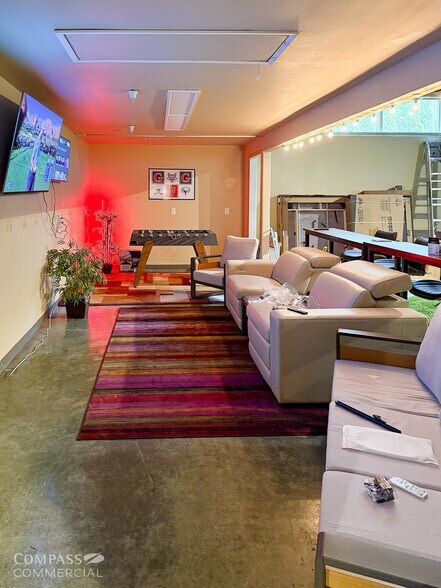 More Photos Of 6735 SW Country Club Dr, Corvallis General Retail For Sale