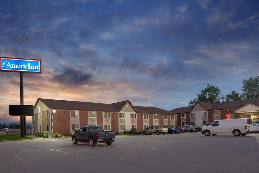 Primary Photo Of 1000 Woodbury Ave, Council Bluffs Hotel For Sale