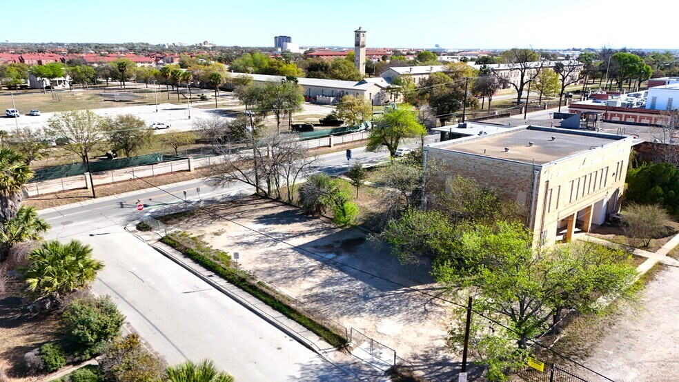 More Photos Of 1302 Grayson st, San Antonio Land For Lease