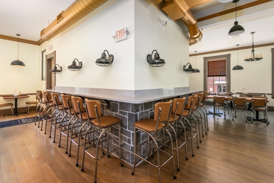 More Photos Of 98 Main St, Peabody General Retail For Sale