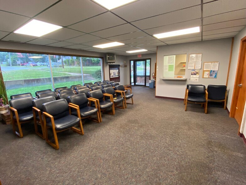 More Photos Of 404 W Rolla Rd, Salem Office For Sale