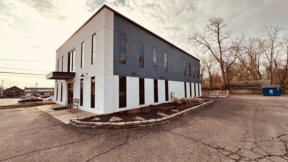 More Photos Of 33505 State St, Farmington Hills Office For Lease