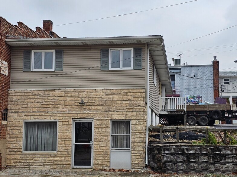 Primary Photo Of 115 S Hamilton St, Hillsboro Office For Sale