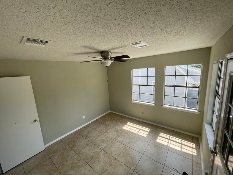More Photos Of 382 S Interstate 35, New Braunfels Storefront Retail Office For Lease