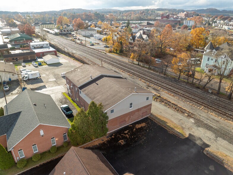 More Photos Of 700 Hoke St, Latrobe Office For Sale