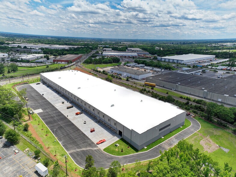More Photos Of 2620 Nevada Blvd, Charlotte Distribution For Lease