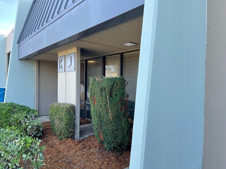 More Photos Of 580 Crespi Dr, Pacifica Warehouse For Sale