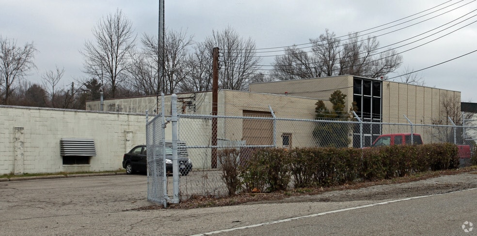 More Photos Of 7504 Camargo Rd, Madeira Manufacturing For Lease