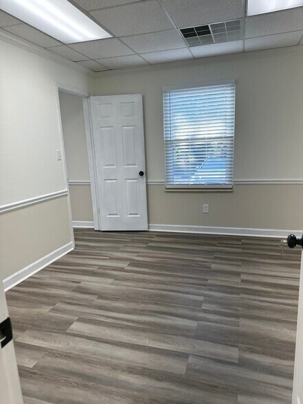 More Photos Of 425 E Crossville Rd, Roswell Office For Sale