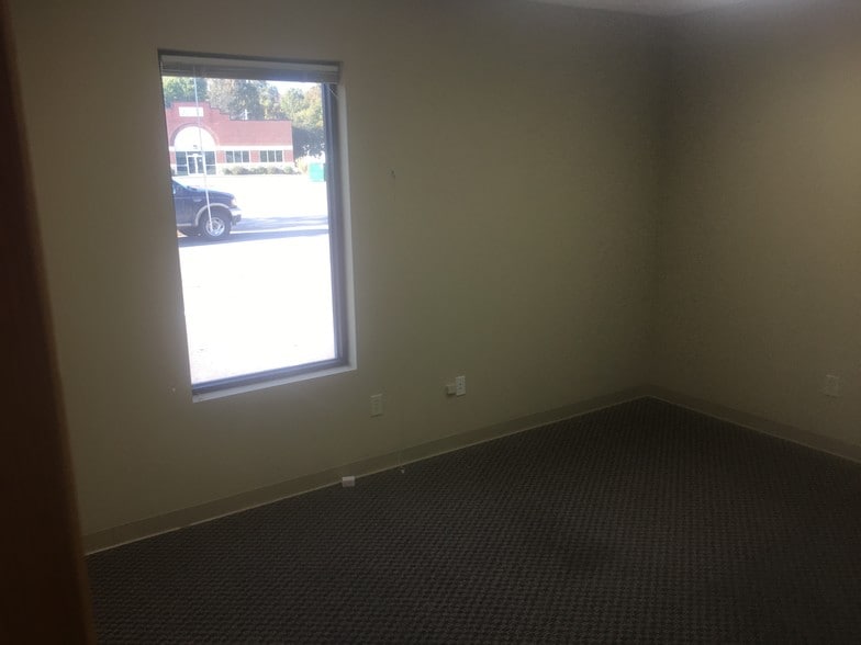 More Photos Of 6699 Fletcher Creek Cv, Memphis Warehouse For Sale