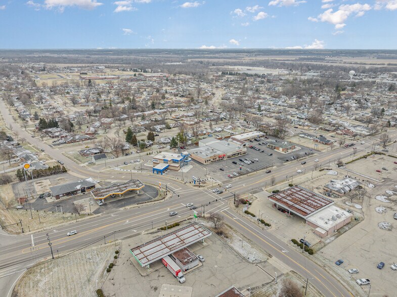 More Photos Of 965-975 W Main St, Tipp City General Retail For Sale