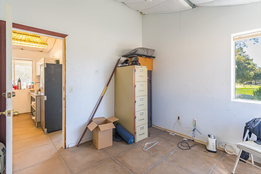 More Photos Of 19191 High Glen Rd, Alpine Specialty For Sale