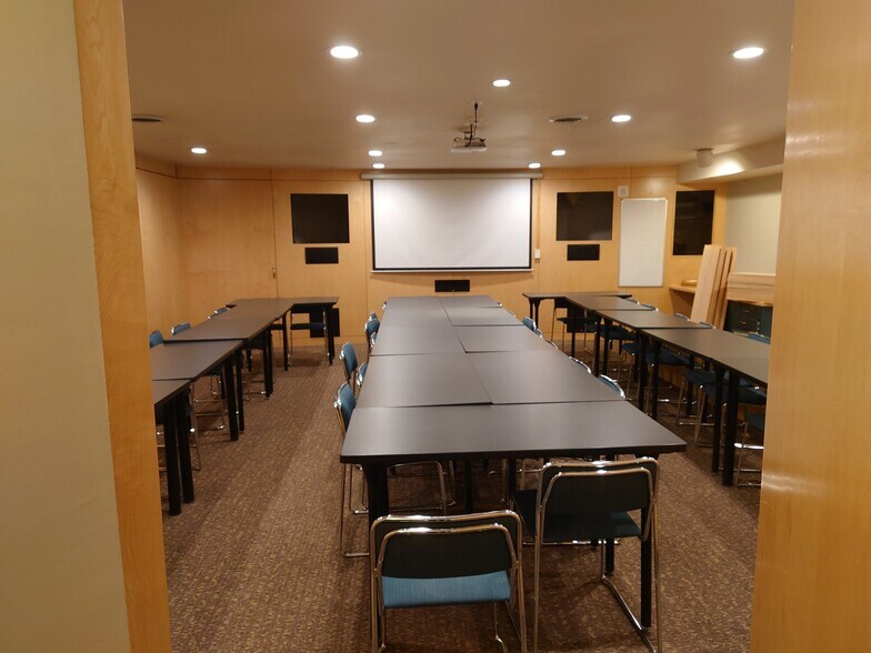 More Photos Of 2021 Clubhouse Dr, Greeley Office For Sale