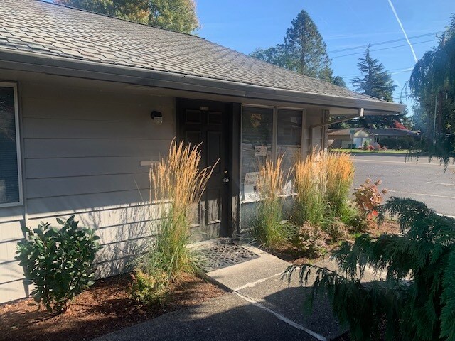 More Photos Of 6511-6549 SE King Rd, Milwaukie Office For Sale