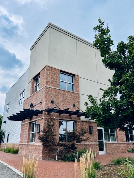 More Photos Of 2000 W Hamilton Pl, Englewood Office For Lease