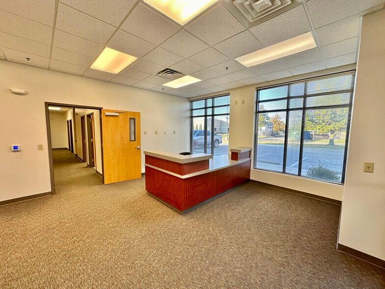 More Photos Of 9727 E Shannon Woods St, Wichita Medical For Lease