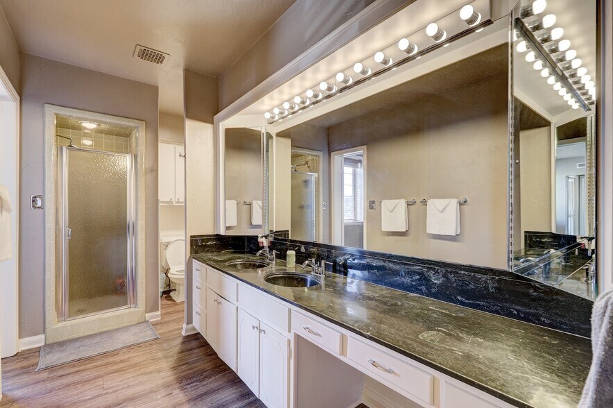 More Photos Of 411 NW 5th St, Oklahoma City Flex For Sale