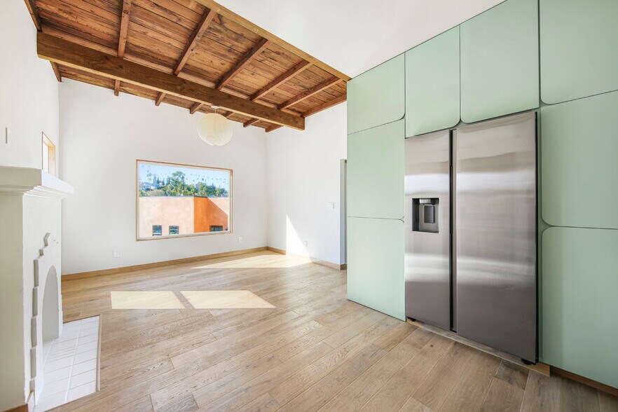 More Photos Of 3361 Hamilton Way, Los Angeles Apartments For Sale