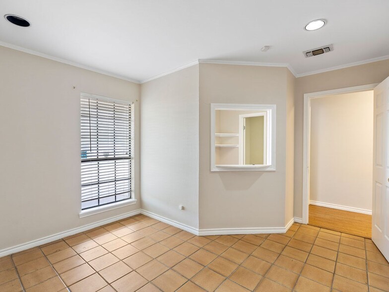 More Photos Of 602 S John Redditt Dr, Lufkin Office For Lease