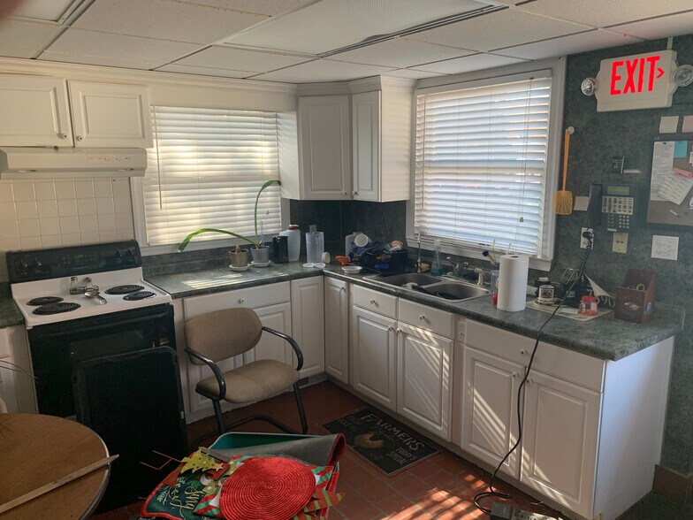 More Photos Of 25364 Richmond Tpke, Ruther Glen Service For Sale