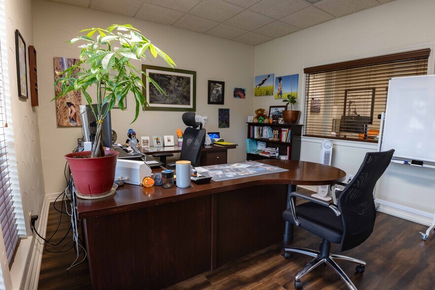 More Photos Of 3010 W Park Row Dr, Pantego Office For Sale