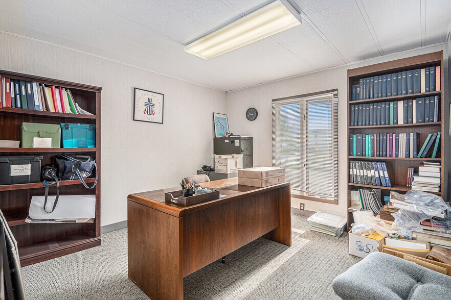 More Photos Of 302 S 74th St, Omaha Office For Sale