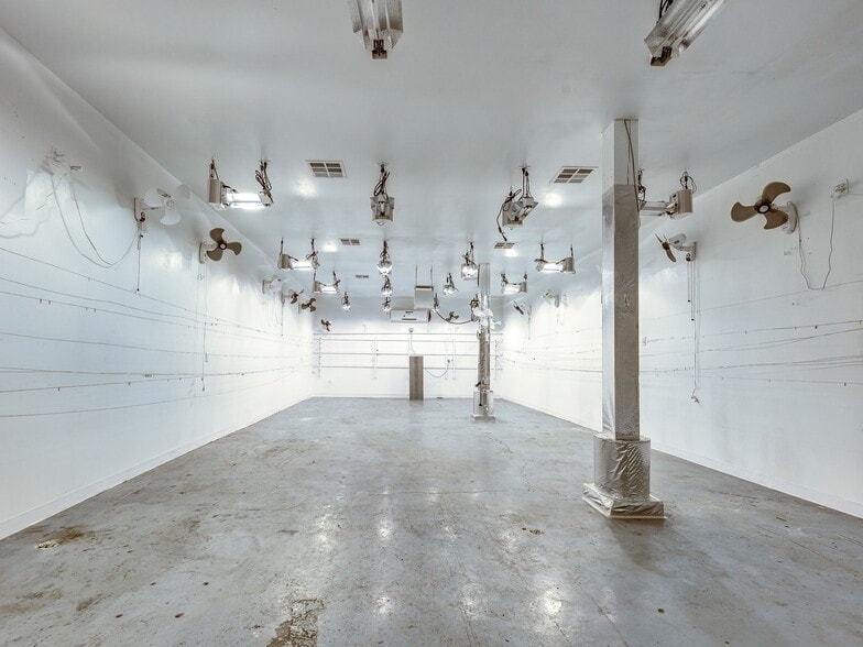 More Photos Of 212 W Main St, Shawnee Storefront Retail Office For Lease