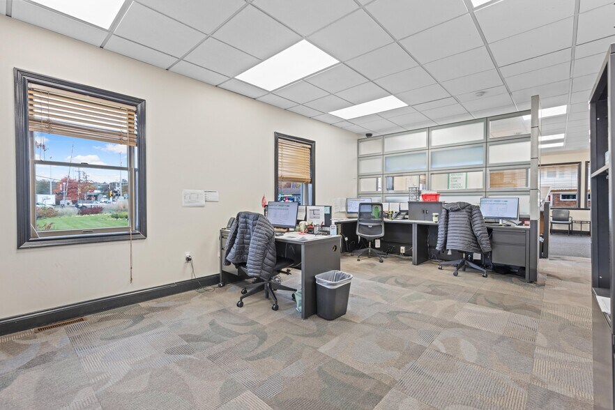 More Photos Of 393 Ramapo Valley Rd, Oakland Office Residential For Sale