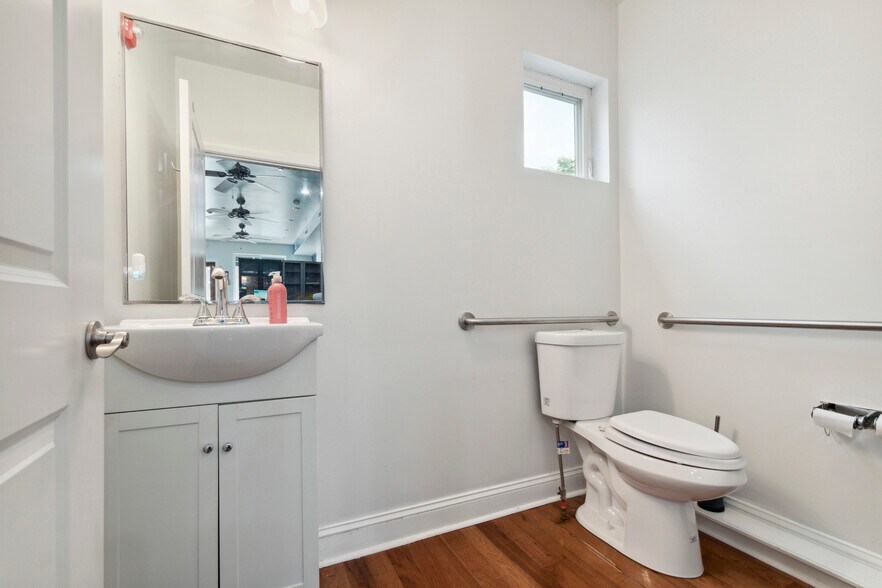 More Photos Of 1860 Frankford Ave, Philadelphia Storefront Retail Residential For Sale