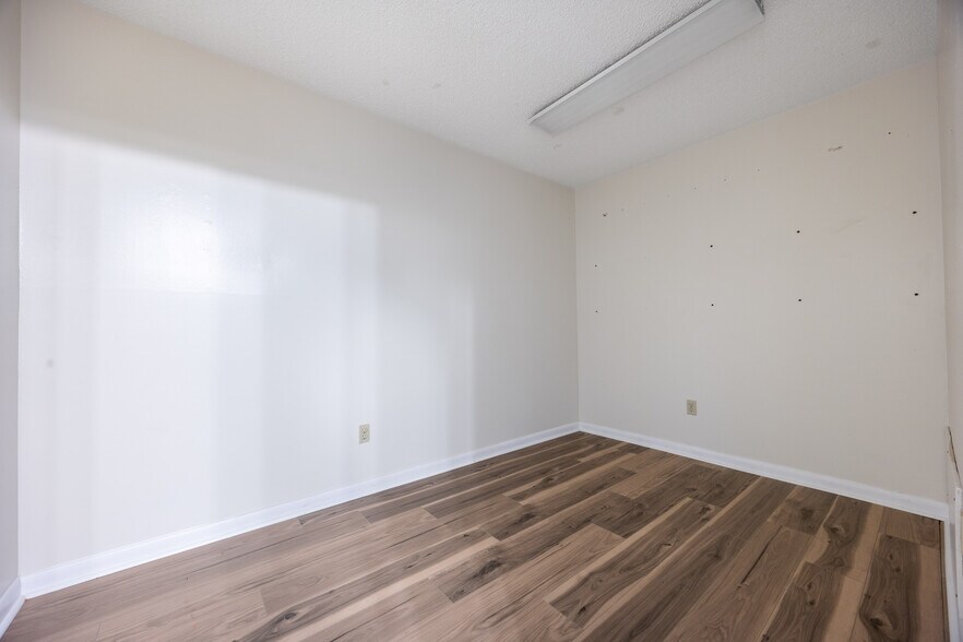 More Photos Of 164 NE Laguna Dr, Lake City Office For Sale