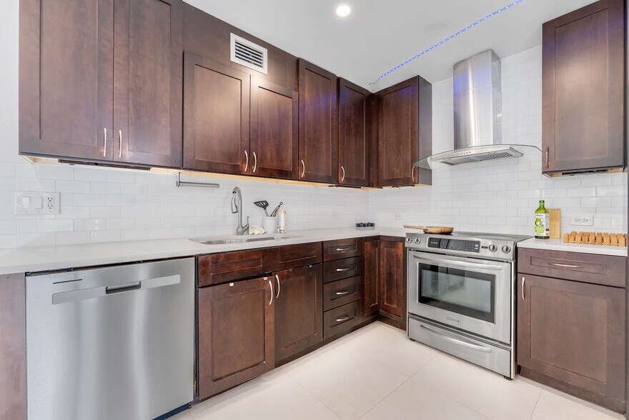 More Photos Of 4801 University Dr, Coral Gables Apartments For Sale