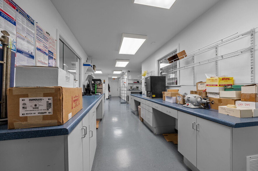 More Photos Of 125 Oakmont Dr, Greenville Office For Sale