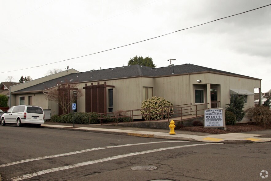 More Photos Of 106 E 2nd St, Molalla Medical For Sale