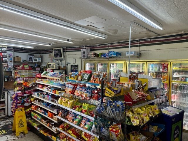 More Photos Of 515 W Madison Ave, Bastrop Convenience Store For Sale