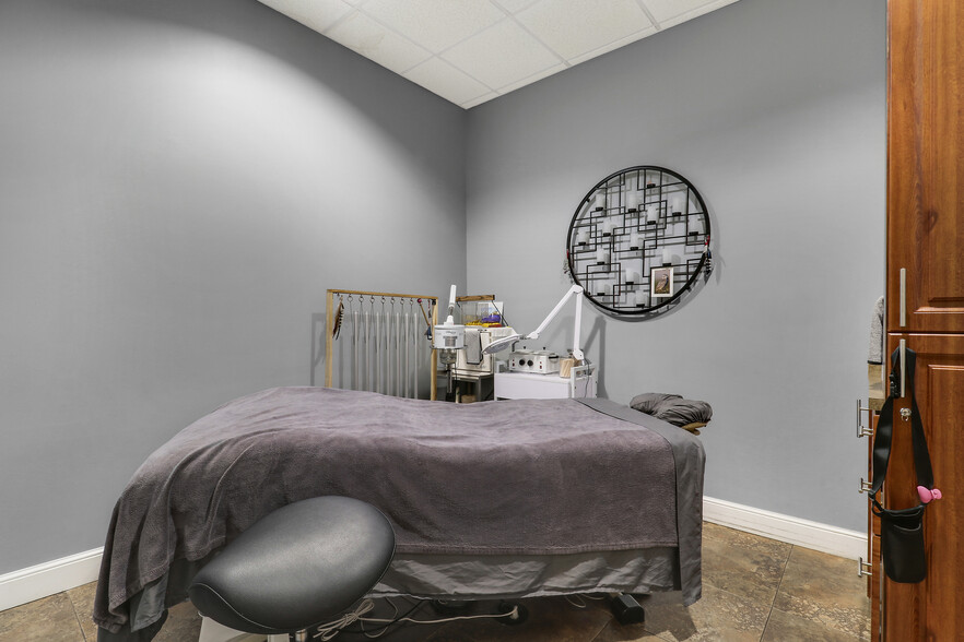 More Photos Of 266 NW Peacock Blvd, Port Saint Lucie Medical For Sale