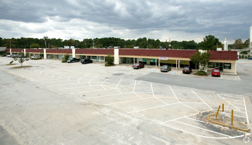 More Photos Of 4827-4903 Old National Hwy, College Park General Retail For Lease