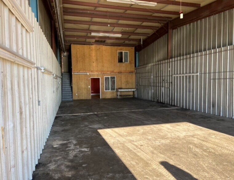More Photos Of 1790 Jasper St, Aurora Light Manufacturing For Lease