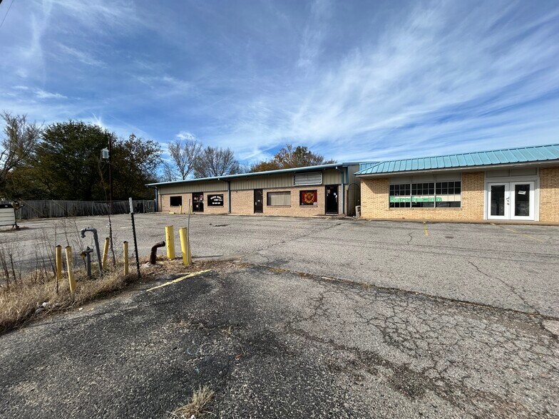 More Photos Of 6421 State Highway 31 E, Murchison Storefront For Sale