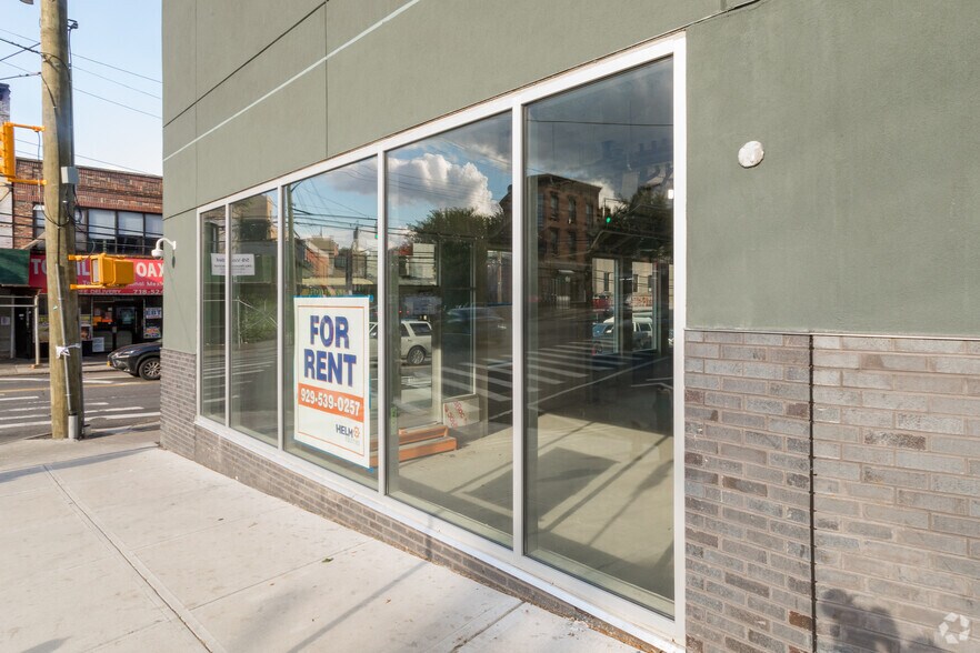 More Photos Of 38 Victory Blvd, Staten Island Office For Lease