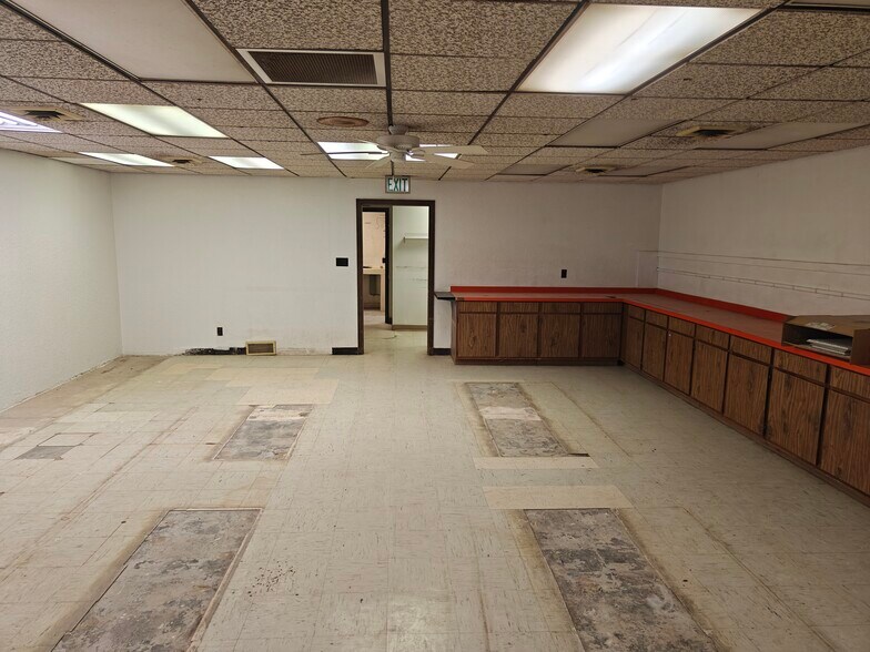 More Photos Of 208 1st St, McCook Office For Sale