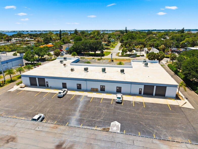 More Photos Of 895 NE Dixie Hwy, Jensen Beach Unknown For Lease