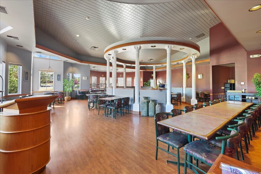 More Photos Of 1650 W Bakerview Rd, Bellingham Restaurant For Sale